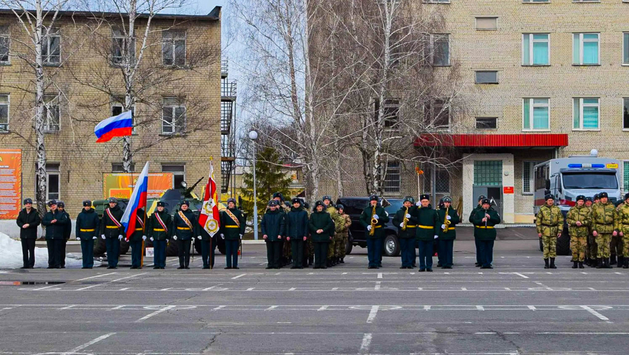 В Пензенской области военнослужащие Росгвардии развернули 30-метровое полотно флага в честь юбилея ведомства (видео)
