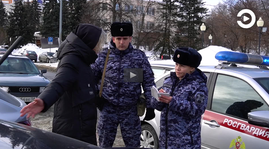 Телесюжет ТРК «Экспресс»: В преддверии 8 Марта росгвардейцы поздравили женщин-сослуживцев, несущих службу наравне с мужчинами (видео)