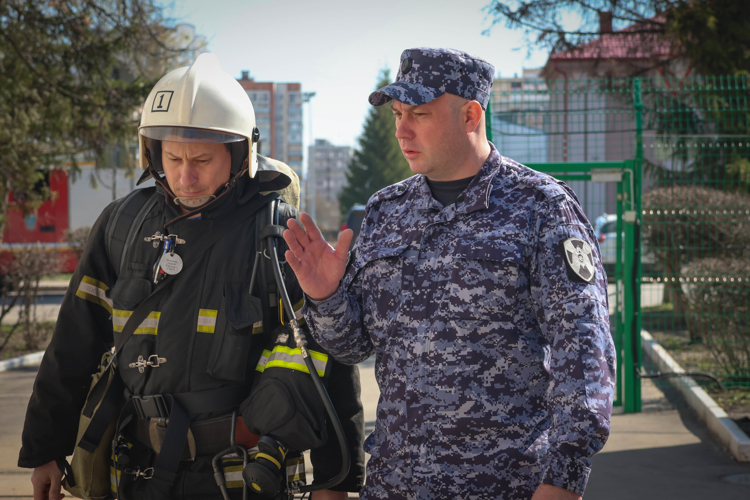 В Пензе состоялись пожарно-тактические занятия Росгвардии и МЧС (видео)