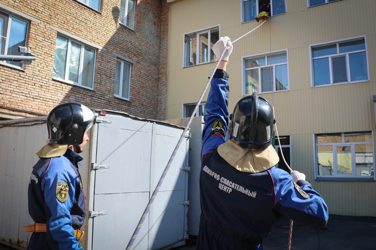 В Пензе состоялись пожарно-тактические занятия Росгвардии и МЧС (видео)