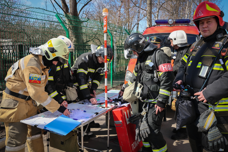 В Пензе состоялись пожарно-тактические занятия Росгвардии и МЧС (видео)
