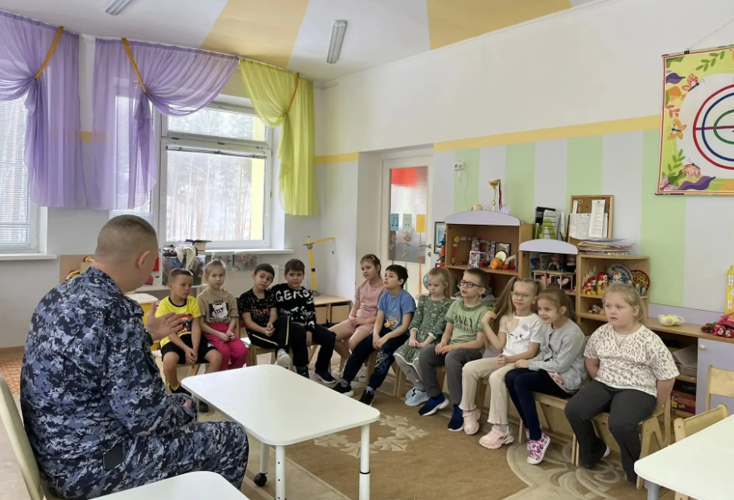 Росгвардейцы рассказали зареченским дошкольникам о правилах поведения во время пожароопасного сезона