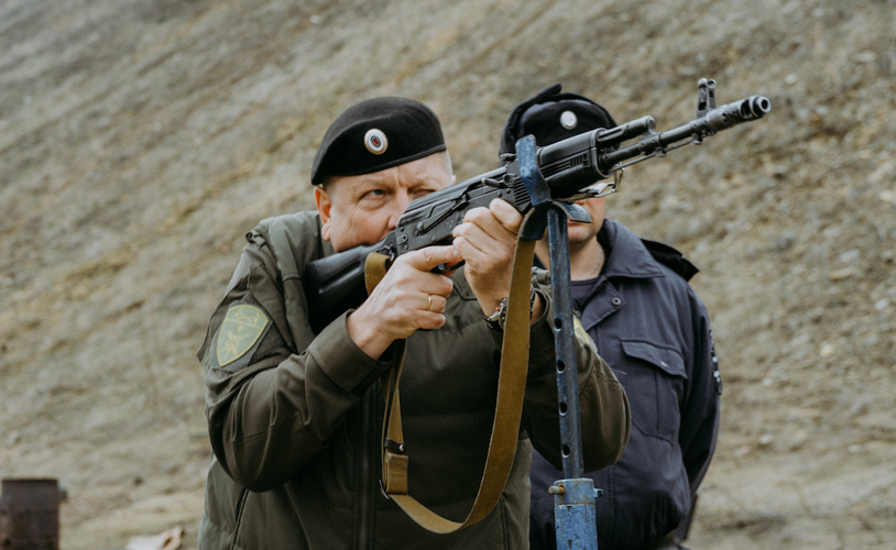 В Пензе спецназ Росгвардии обучил сотрудников охраны ТЭК эффективной стрельбе по дронам (видео)