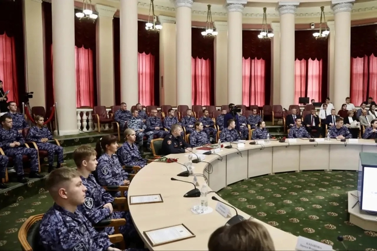 Губернатор Пензенской области и командующий Приволжским округом Росгвардии встретились с молодыми сотрудниками Росгвардии