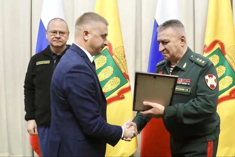 Губернатор Пензенской области и командующий Приволжским округом Росгвардии встретились с молодыми сотрудниками Росгвардии