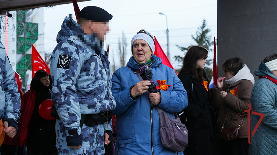 Росгвардейцы обеспечивают правопорядок в Праздник Весны и Труда в Пензе (видео)