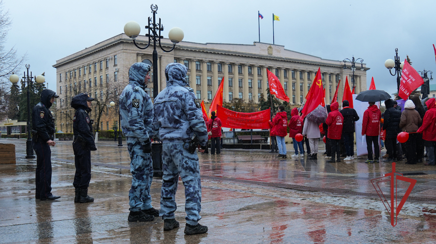 Росгвардейцы обеспечивают правопорядок в Праздник Весны и Труда в Пензе (видео)