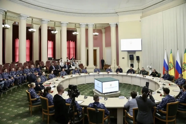 Губернатор Пензенской области и командующий Приволжским округом Росгвардии встретились с молодыми сотрудниками Росгвардии