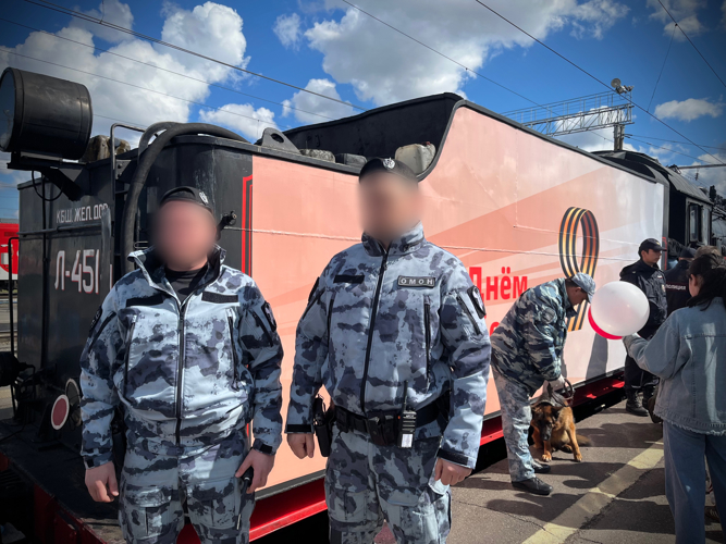 Росгвардейцы обеспечили безопасность пензенцев во время прибытия «Паровоза Победы» (видео)