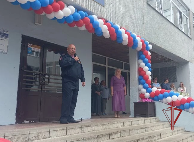 Офицер Росгвардии напутствовал выпускников пензенской школы на празднике «Последний звонок»