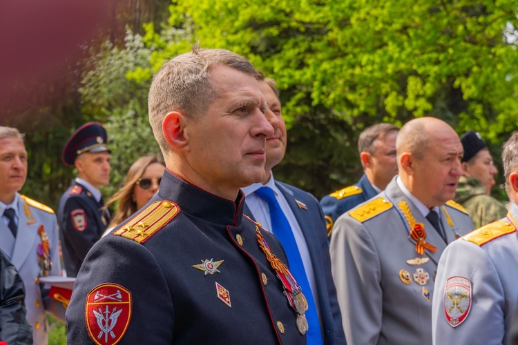 Росгвардейцы почтили память героев в День Победы в Пензе