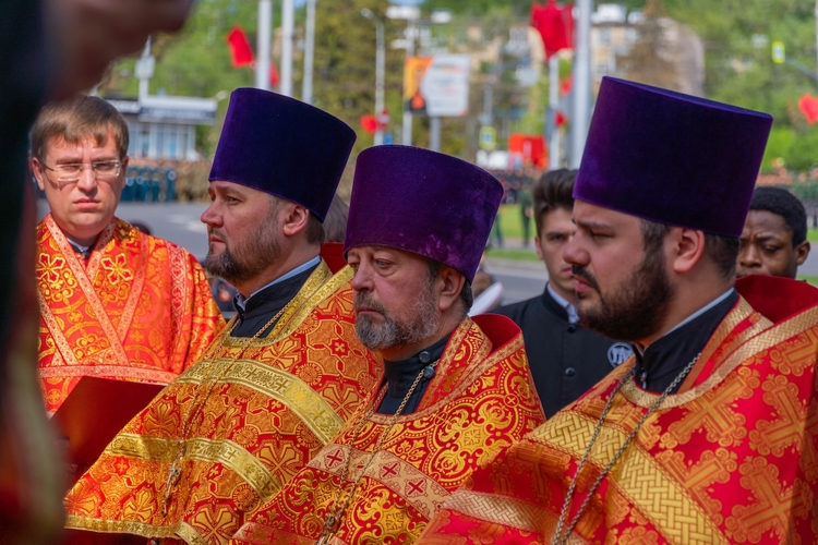 Росгвардейцы почтили память героев в День Победы в Пензе
