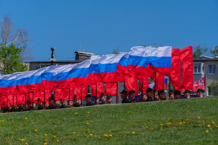 Росгвардейцы почтили память героев в День Победы в Пензе