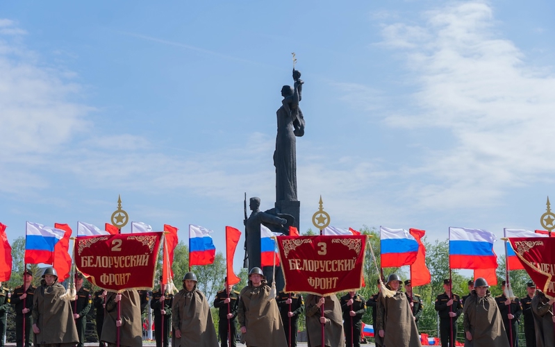 Росгвардейцы почтили память героев в День Победы в Пензе