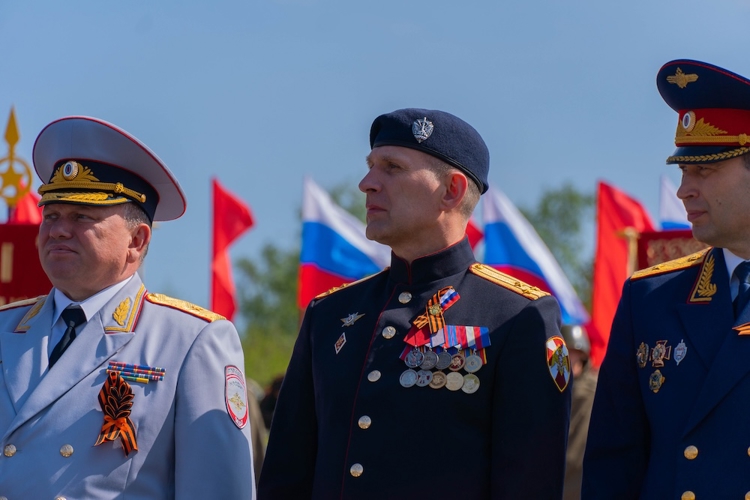 Росгвардейцы почтили память героев в День Победы в Пензе