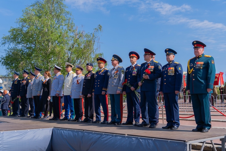 Росгвардейцы почтили память героев в День Победы в Пензе