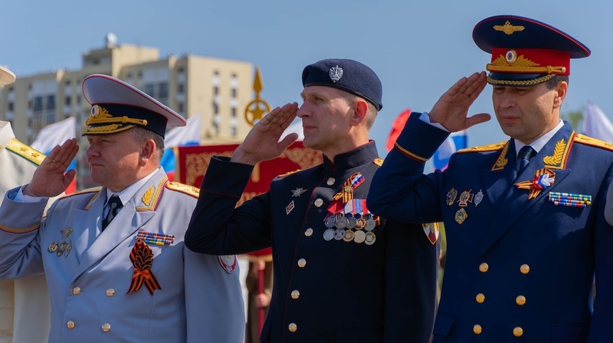 Росгвардейцы почтили память героев в День Победы в Пензе