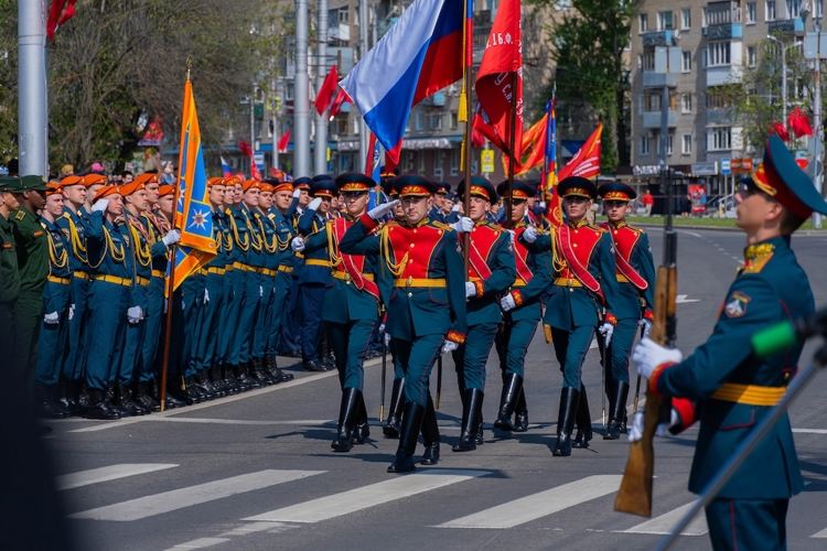 Росгвардейцы почтили память героев в День Победы в Пензе