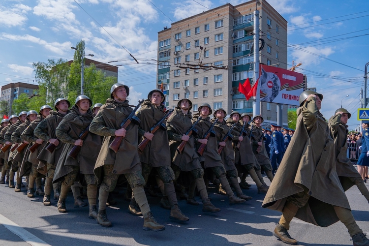 Росгвардейцы почтили память героев в День Победы в Пензе
