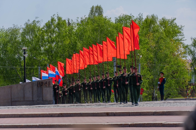 Росгвардейцы почтили память героев в День Победы в Пензе