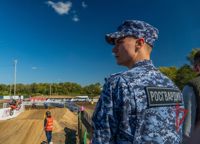 В Пензе сотрудники Росгвардии обеспечили общественную безопасность на соревнованиях по мотокроссу на Кубок Главы города