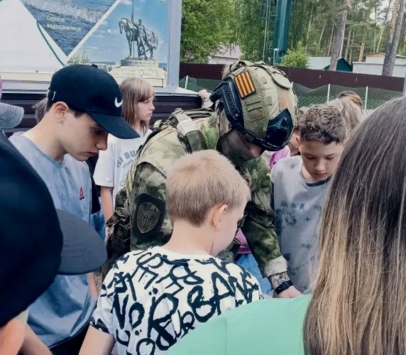 Бойцы Росгвардии устроили день мужества для воспитанников пензенского лагеря «Меридиан»