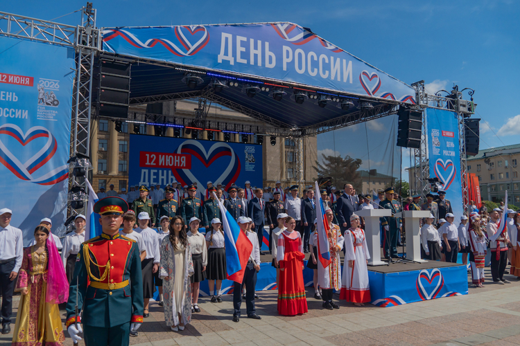 Начальник Управления Росгвардии по Пензенской области принял участие в торжествах в честь Дня России и выпуска офицеров Военной академии МТО