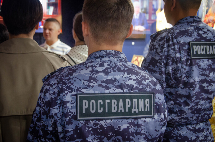 Молодые росгвардейцы побывали в музее памяти митрополита Вениамина в Пензе (видео)