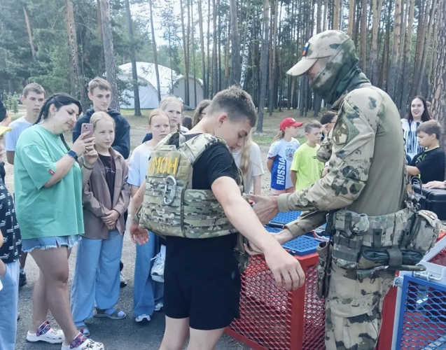 Пензенский ОМОН продолжает проводить встречи с детьми в рамках акции «Каникулы с Росгвардией»