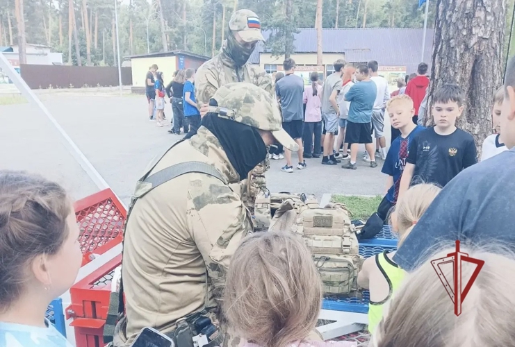 Пензенский ОМОН продолжает проводить встречи с детьми в рамках акции «Каникулы с Росгвардией»