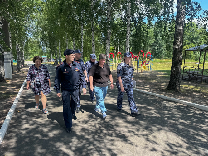 Начальник Управления Росгвардии по Пензенской области проверил безопасность детского отдыха в загородных лагерях