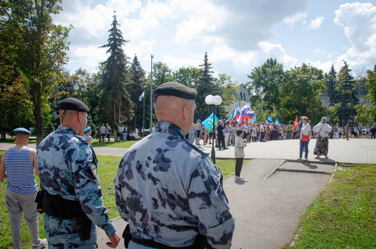 Росгвардия обеспечила безопасность праздничных мероприятий в День ВДВ в Пензе 
