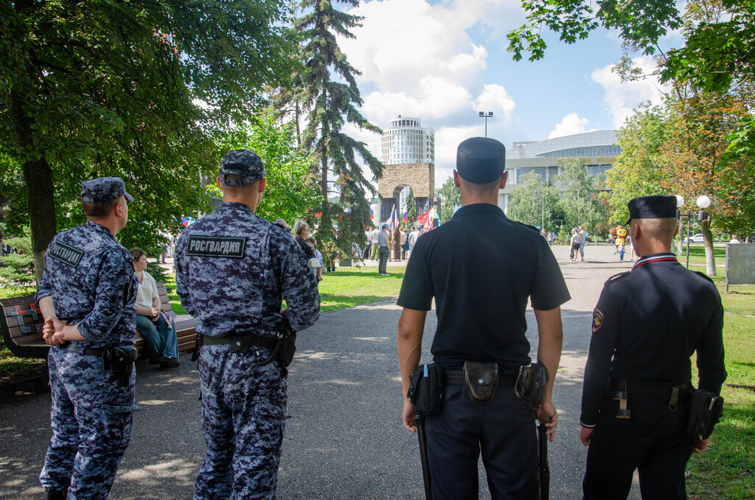 Росгвардия обеспечила безопасность праздничных мероприятий в День ВДВ в Пензе 