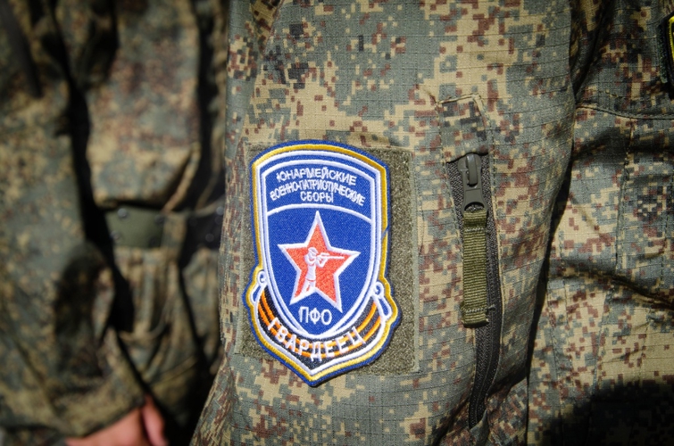 Сотрудники пензенского ОМОН «Страж» познакомили участников сборов «Гвардеец» с вооружением и техникой Росгвардии
