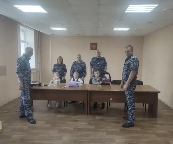 Росгвардейцы вручили будущим первоклассникам Пензенской области школьные рюкзаки к 1 сентября