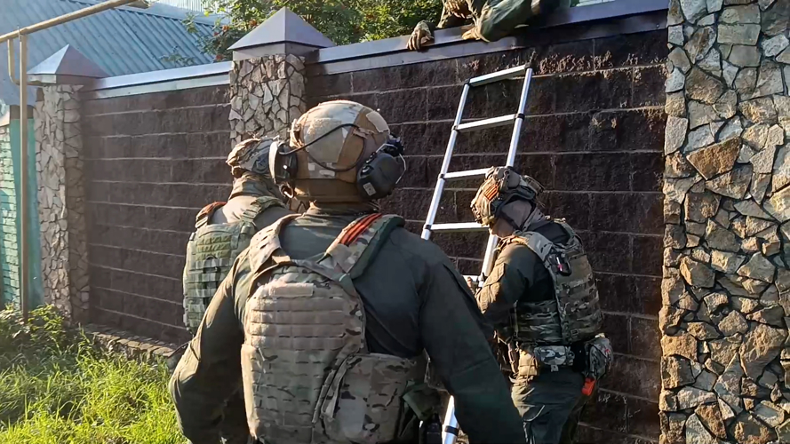 В Пензе при силовой поддержке Росгвардии пресечена деятельность ОПГ, маскировавшейся под реабилитационный центр (видео)