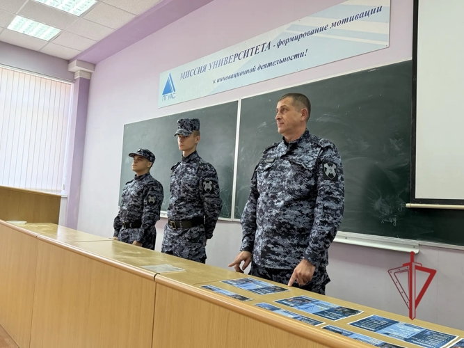 Пензенские росгвардейцы рассказали студентам ПГУАС о возможностях поступления на службу (видео)