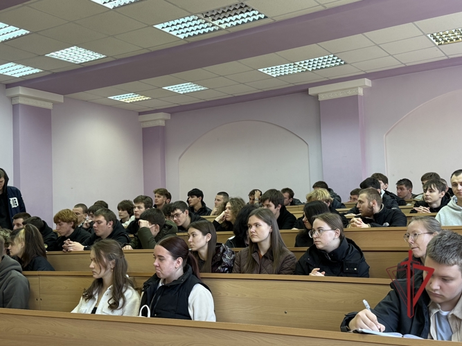 Пензенские росгвардейцы рассказали студентам ПГУАС о возможностях поступления на службу (видео)